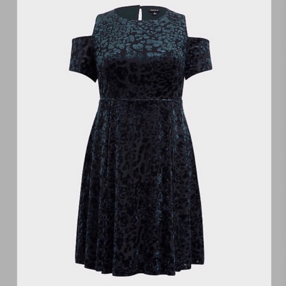 New with Tags Torrid Cold Shoulder Green Velvet Leopard Dress Plus Size 0X - Picture 7 of 8